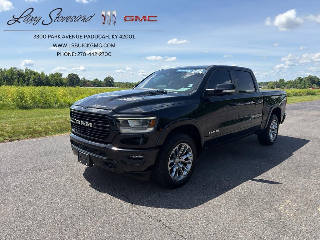 2022 RAM 1500 Laramie Crew Cab 4x4 5'7" Box in Black — front three-quarter view