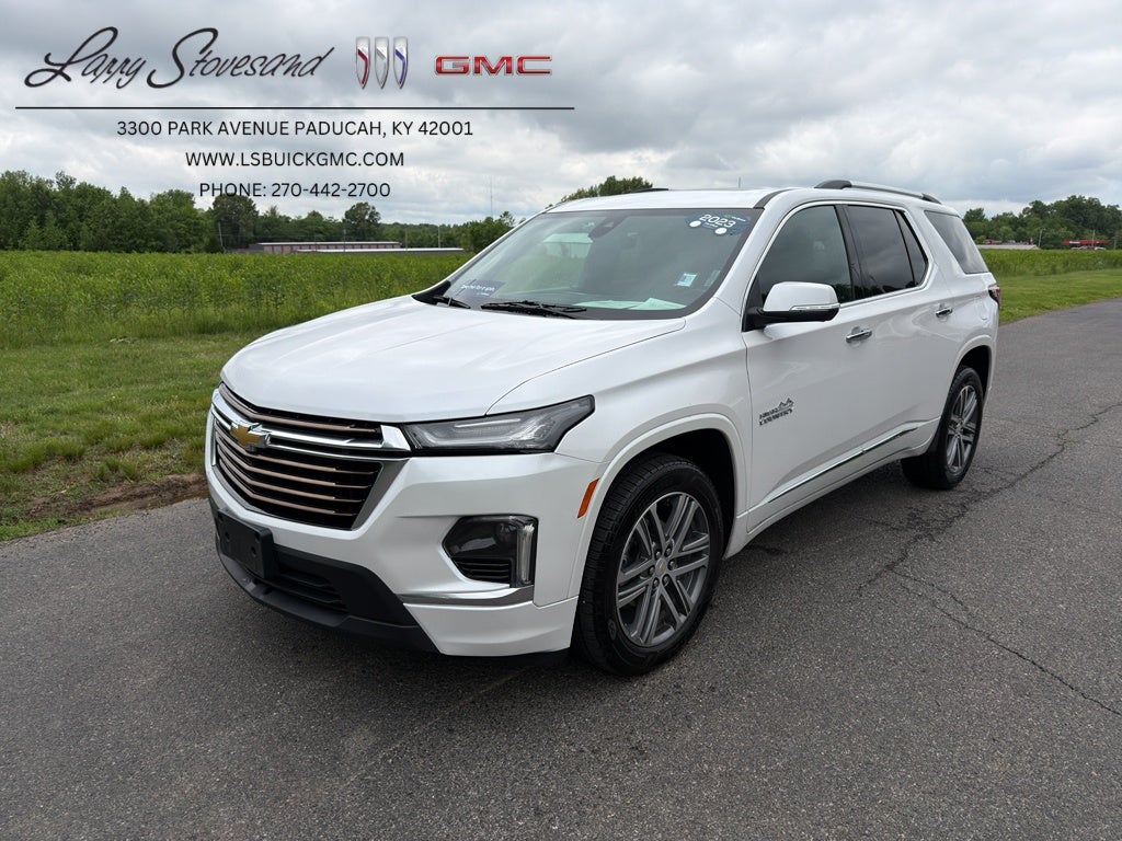 2023 Chevrolet Traverse High Country in Iridescent Pearl Tricoat — front three-quarter view