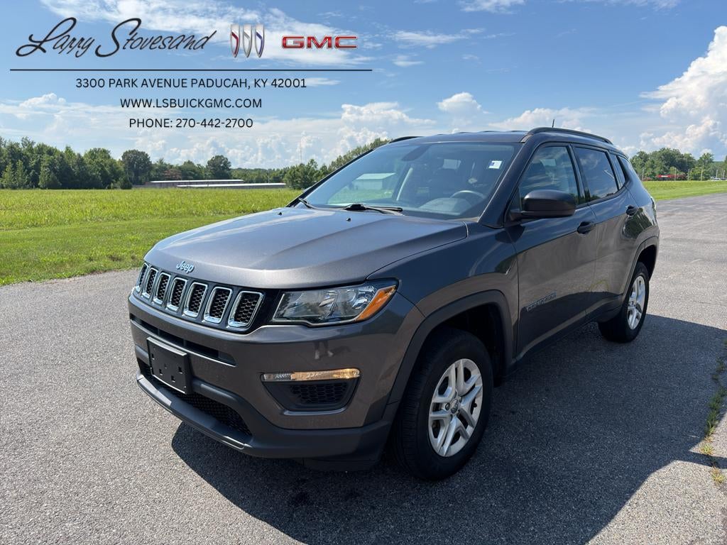 2018 Jeep Compass Sport 4x4 in Gray — front three-quarter view