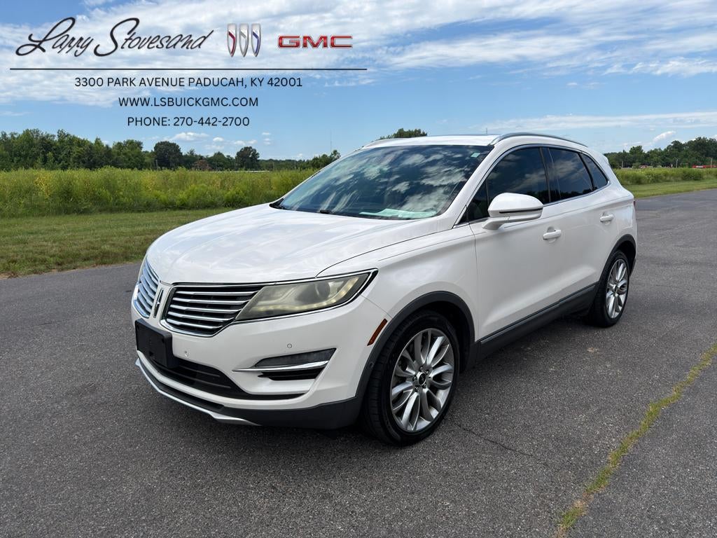 2015 Lincoln MKC Base in White — front three-quarter view